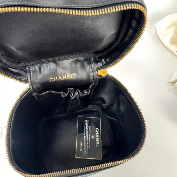 Chanel vanity in good condition - Picture 5 of 5